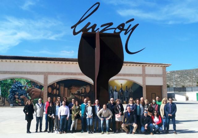 Los socios de ASECOM visitan Bodegas Luzón, ejemplo del emprendimiento murciano - 1, Foto 1