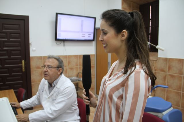 Profesor Gil Melgarejo: El café y el tabaco producen mucha sequedad en las cuerdas vocales - 1, Foto 1