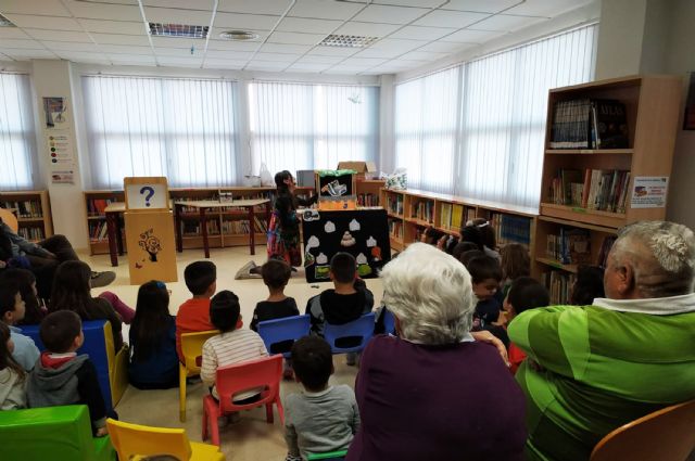 Nueva tarde de cuentacuentos y manualidades en la biblioteca municipal Rosa Contreras - 1, Foto 1