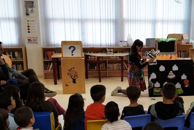 Nueva tarde de cuentacuentos y manualidades en la biblioteca municipal Rosa Contreras - 3, Foto 3