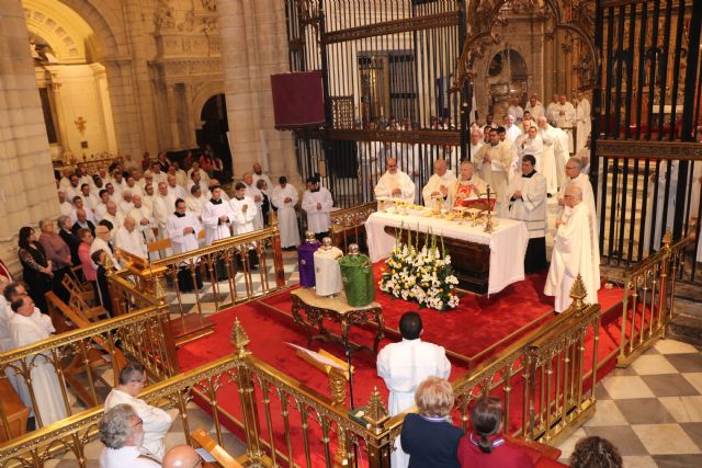 “La llamada que te ha hecho el Señor, por medio del Santo Padre, querido Sebastián, ha hecho visible el valor y la grandeza de este presbiterio”, Mons. Lorca en la Misa Crismal - 1, Foto 1