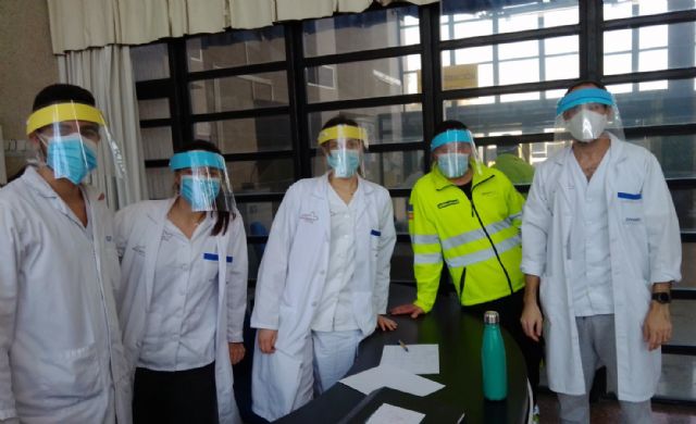 Los trabajadores de Fundown elaboran y reparten más de 1.000 unidades de material de protección sanitario en Murcia, San Javier y Alcantarilla - 1, Foto 1