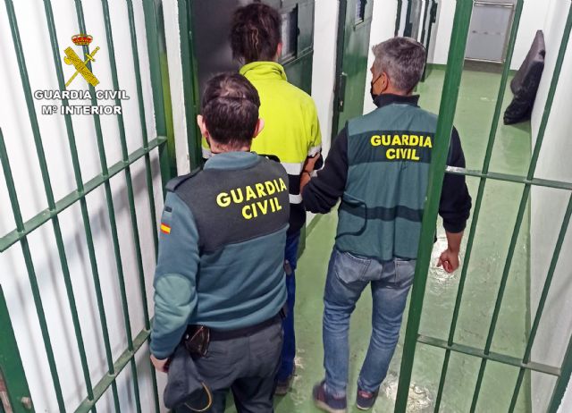 La Guardia Civil detiene a un joven y experimentado delincuente buscado por la justicia - 2, Foto 2