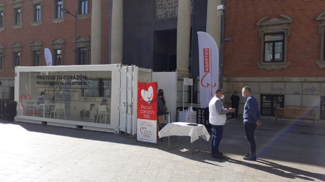 La FEC realiza pruebas para controlar el colesterol de forma gratuita a pie de calle en Murcia - 1, Foto 1