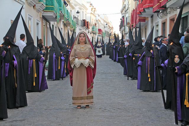 El Viernes Santo es uno de los días más Sagrados y profundos del Cristianismo en Alcalá del Río - 4, Foto 4