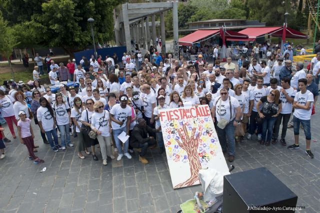 La Fiesta de la Calle en Los Juncos mostró la cara más solidaria de la ciudad con los sin techo - 1, Foto 1