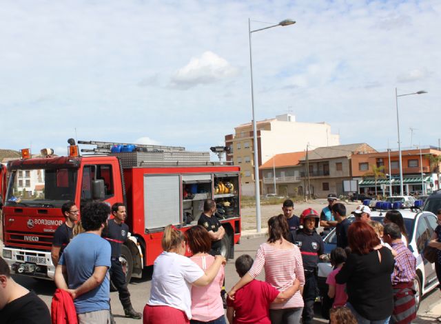 Los usuarios del Centro de Día para personas con discapacidad son evacuados en un simulacro de incendio - 2, Foto 2