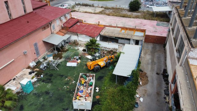 Las naves industriales y edificaciones junto a la Iglesia de San Pío X estarán demolidas en julio para la construcción del nuevo vial - 3, Foto 3