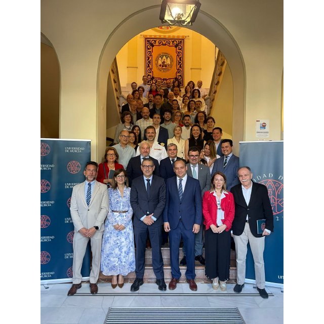 El alcalde asiste a la presentación de los Cursos de Extensión Universitaria y las Escuelas de Verano 2024 de la Universidad de Murcia - 1, Foto 1