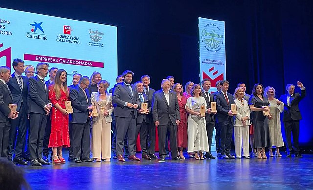 El alcalde de Mula reconoce la excelencia de HIDA Alimentación en los Premios de Empresas Familiares de la Región de Murcia - 1, Foto 1