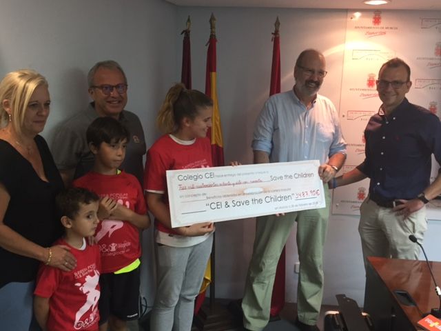 La Iª Carrera popular solidaria organizada por el colegio CEI con apoyo del Ayuntamiento de Murcia consigue 3.500 euros para  ´Save The Children´ - 3, Foto 3