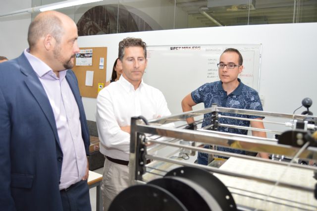 Gispert y un alumno de Industriales crean la primera impresora 3D a medida de las necesidades del cliente - 1, Foto 1