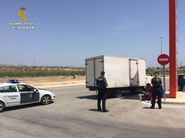 La Guardia Civil detiene en Alicante a 6 miembros de una familia por 29 delitos de robo - 4, Foto 4