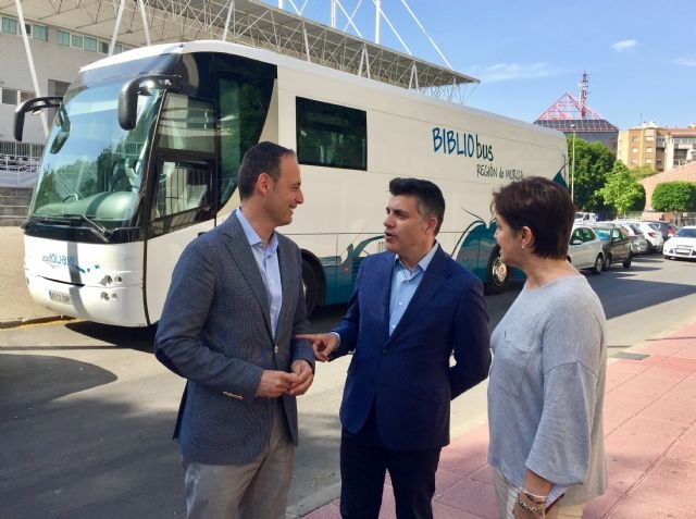 Cultura acercará este verano 75.000 volúmenes de la Biblioteca Regional a zonas turísticas a través de sus ´bibliobuses´ - 1, Foto 1