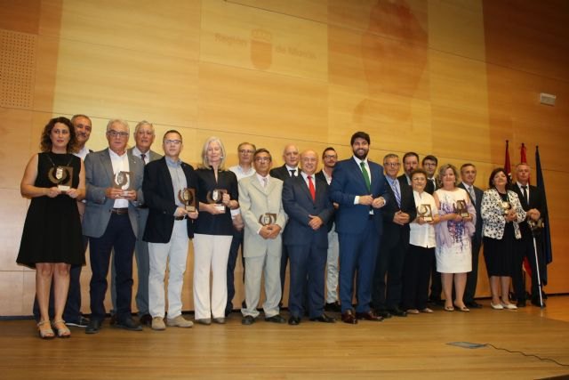 El presidente alaba el compromiso y vocación de servicio de los empleados públicos - 1, Foto 1