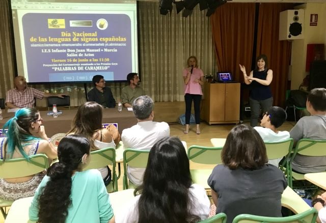 Más de 60 alumnos con discapacidad auditiva se benefician de un programa de lengua de signos pionero en Europa - 1, Foto 1