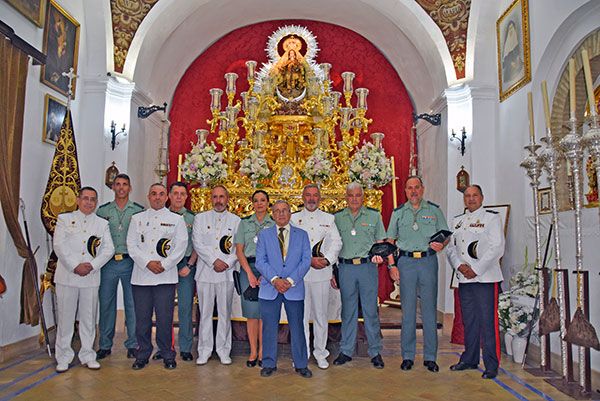 La Santísima Virgen del Carmen navegó por el río Guadalquivir en su paso procesional, estampa histórica para esta corporación en la ciudad de Sevilla - 1, Foto 1