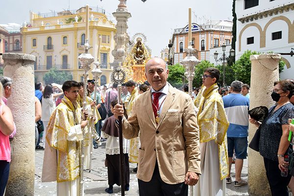 La Santísima Virgen del Carmen navegó por el río Guadalquivir en su paso procesional, estampa histórica para esta corporación en la ciudad de Sevilla - 4, Foto 4