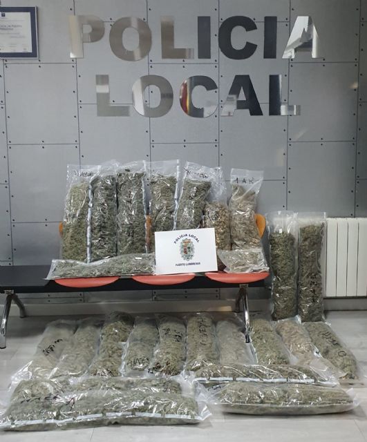 La Policía Local de Puerto Lumbreras detiene a un individuo que conducía con 25 kilogramos de marihuana - 1, Foto 1