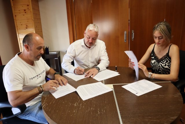 Firma de convenios de colaboración con la Sociedad de Cazadores de La Purísima y el golfista, Ángel Pérez - 1, Foto 1