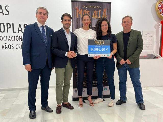 El Ayuntamiento de Murcia entrega un cheque de 6.064 euros a la Fundación Ambulancia del Deseo - 2, Foto 2