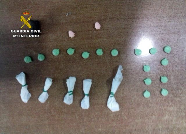 La Guardia Civil sorprende a dos personas traficando con droga en Los Narejos - 1, Foto 1