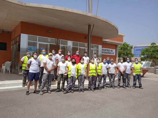 El edil de Formación visita el Programa Mixto de Empleo y Formación Sostenibilidad y transitabilidad en el cinturón verde de Águilas y su entorno - 1, Foto 1