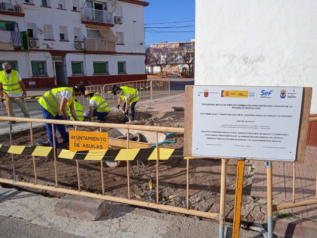 El edil de Formación visita el Programa Mixto de Empleo y Formación Sostenibilidad y transitabilidad en el cinturón verde de Águilas y su entorno - 2, Foto 2