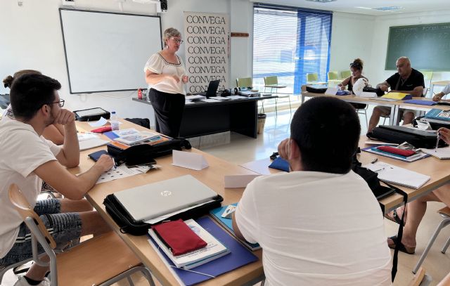 Un centenar de personas desempleadas de la Vega Baja se forman en el entorno digital para acceder al mercado laboral - 1, Foto 1