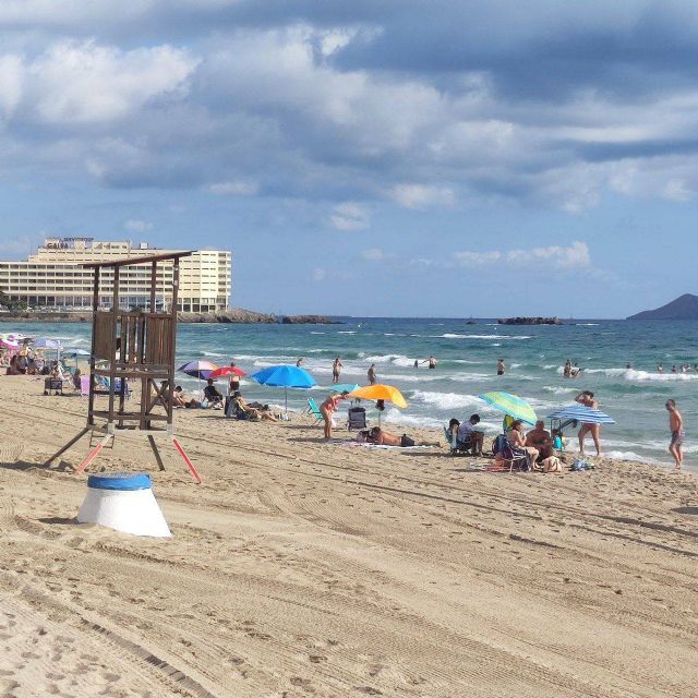 MC demanda una señalización permanente del estado del baño en las playas del municipio - 1, Foto 1