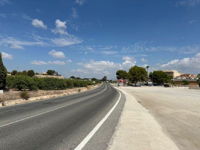 Una glorieta reforzará la seguridad vial en el acceso a Fortuna por la urbanización de Los Periquitos - 1, Foto 1