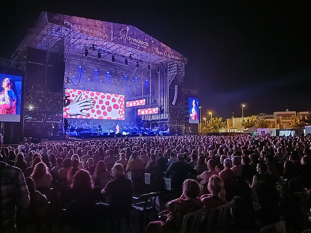 Isabel Pantoja conquista a su público en San Pedro del Pinatar con un emotivo concierto en su 50 aniversario sobre los escenarios - 1, Foto 1