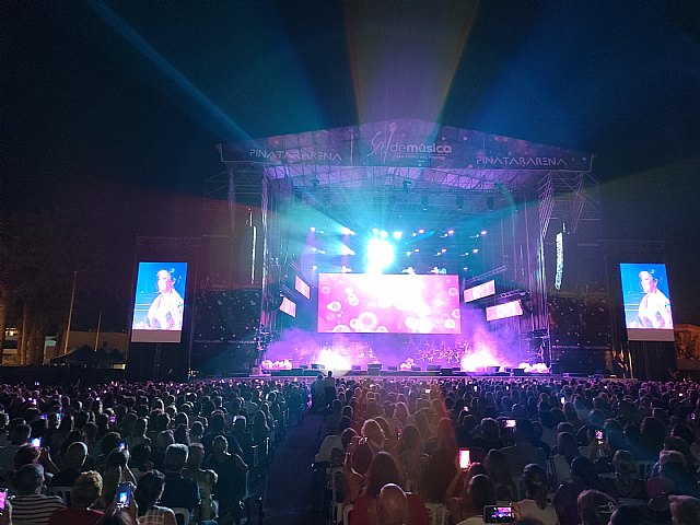 Isabel Pantoja conquista a su público en San Pedro del Pinatar con un emotivo concierto en su 50 aniversario sobre los escenarios - 5, Foto 5