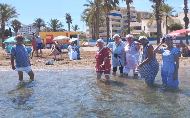 La Asociación Carmesí se da un “baño modernista” en Playa Honda - 1, Foto 1