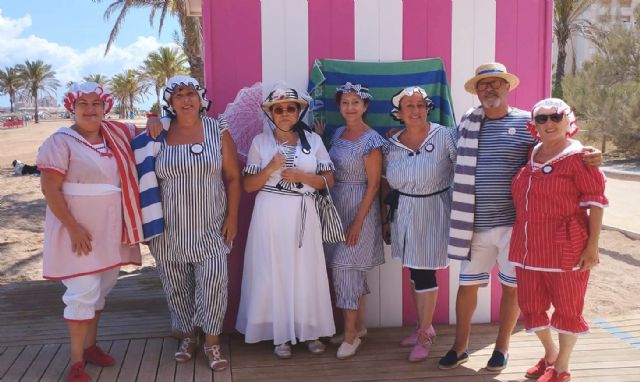 La Asociación Carmesí se da un “baño modernista” en Playa Honda - 2, Foto 2