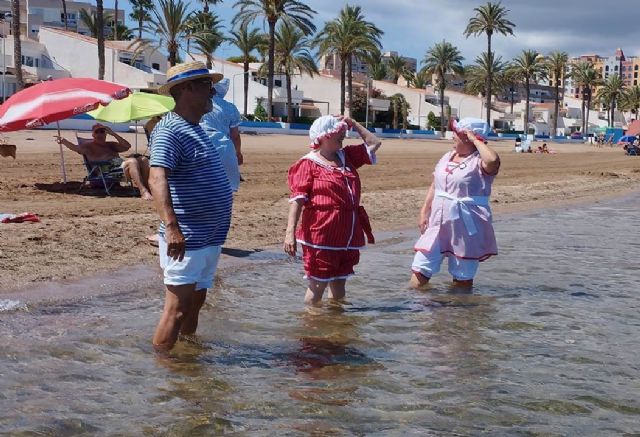 La Asociación Carmesí se da un “baño modernista” en Playa Honda - 3, Foto 3