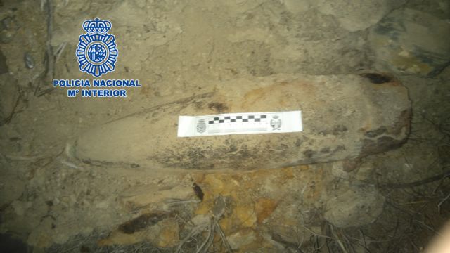 TEDAX de la Policía Nacional destruyen, de forma controlada, un proyectil de artillería hallado en la Alcayna - 2, Foto 2