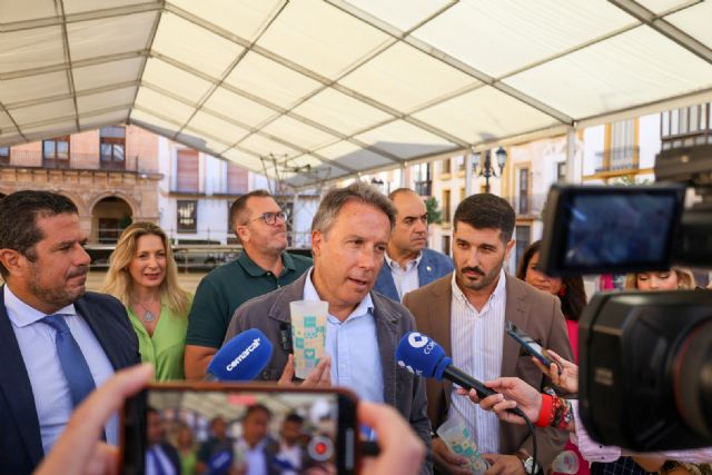 El Ayuntamiento promueve una Feria más sostenible y solidaria a través de una campaña de vasos reutilizables - 1, Foto 1