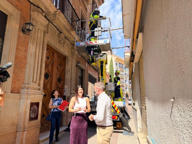 El Ayuntamiento ejecuta una nueva actuación de revisión de fachadas en el casco antiguo previa a la celebración de la Feria de septiembre El Ayuntamiento ejecuta una nueva actuación de revisión de fachadas en el casco antiguo previa a la celebración de la Feria de septiembre