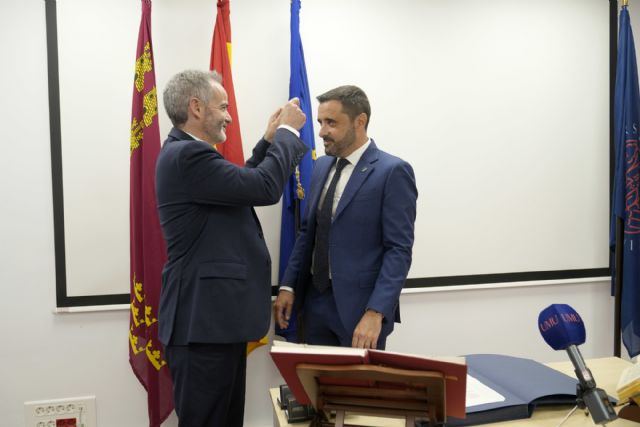 Diego García Ayuso toma posesión como decano de la Facultad de Óptica y Optometría de la UMU Diego García Ayuso toma posesión como decano de la Facultad de Óptica y Optometría de la UMU