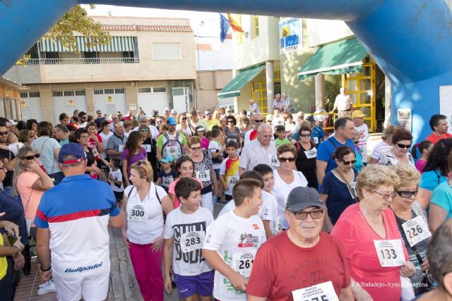 La I Marcha Solidaria de la Hispanidad a beneficio de Caritas lleno las calles de la Barriada Hispanoamerica - 1, Foto 1