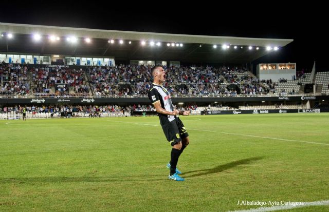 El Efese recupera las buenas sensaciones en el estreno del nuevo cesped del Cartagonova - 1, Foto 1