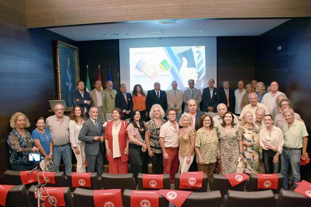 Ignacio Bidón y Vigil de Quiñones quien en una acertadísima exposición puso en valor el arte de la Diplomacia - 1, Foto 1