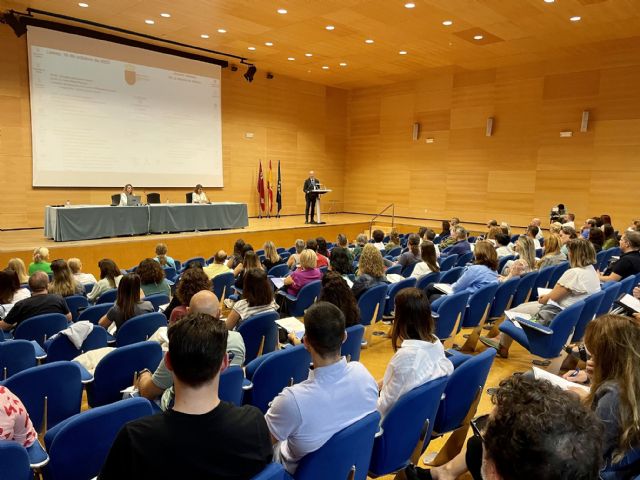 Más de un centenar de docentes se forman este curso en funciones directivas - 1, Foto 1