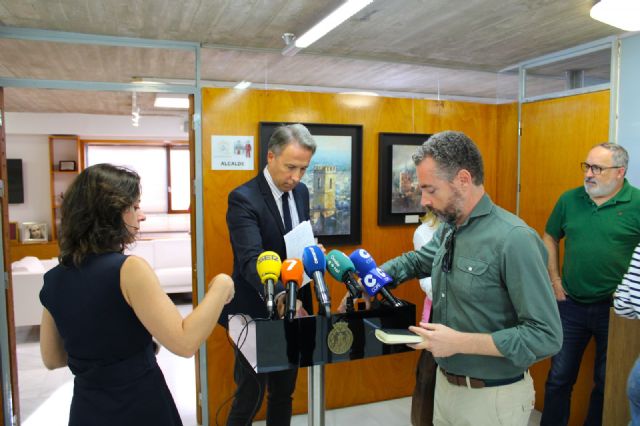 El alcalde califica de auténtica canallada el 'abandono' de decenas de inmigrantes por las calles de Lorca - 1, Foto 1