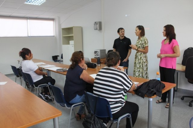 Una veintena de personas inician el curso “Modelo de Atención Integral y Centrada en la Persona” - 2, Foto 2