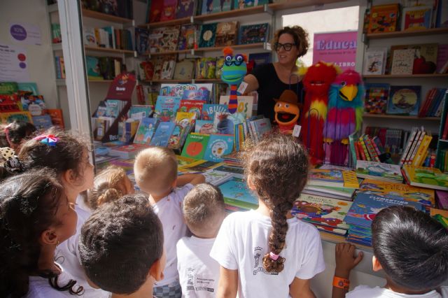 250 mil personas han visitado la Feria del Libro de Murcia - 2, Foto 2