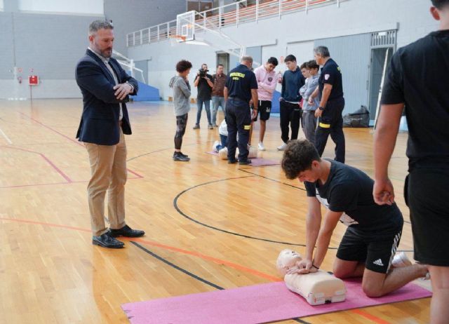 Medio centenar de estudiantes del municipio participan en las formaciones de RCP-B desarrolladas por profesionales del Servicio Municipal de Emergencias - 4, Foto 4