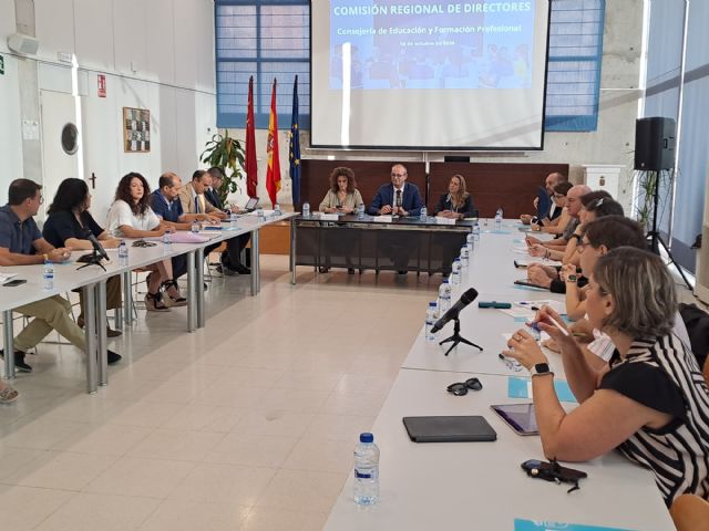 El consejero de Educación preside la primera comisión de directores de Secundaria y de Primaria del curso - 3, Foto 3