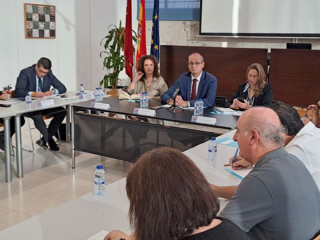 El consejero de Educación preside la primera comisión de directores de Secundaria y de Primaria del curso - 4, Foto 4